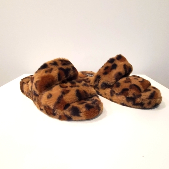Soda Shoes - Cheetah Print Soda Slides size 8